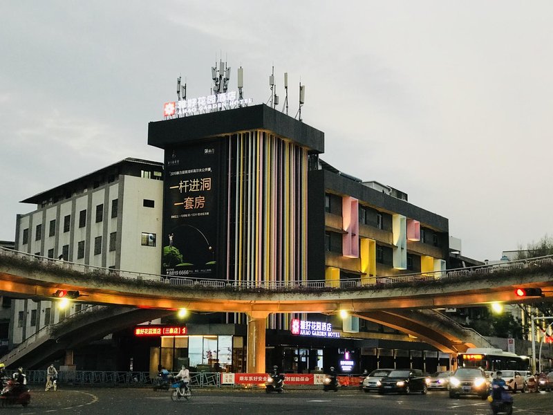 Yahao Garden Hotel (Shi Qihua Fashang Capital) Over view