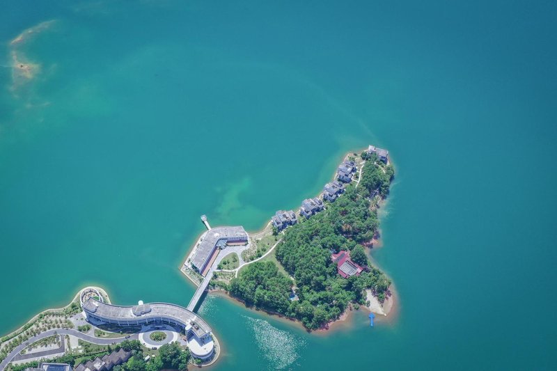 HUANGSHAN LAKE FLIPORT RESORTOver view