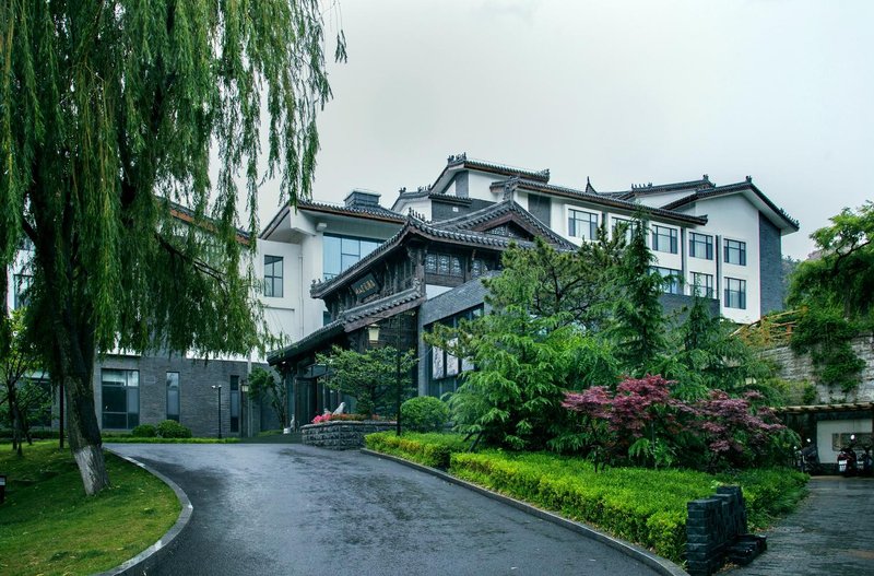 LAOSHAN ACADEMY HOTEL Over view