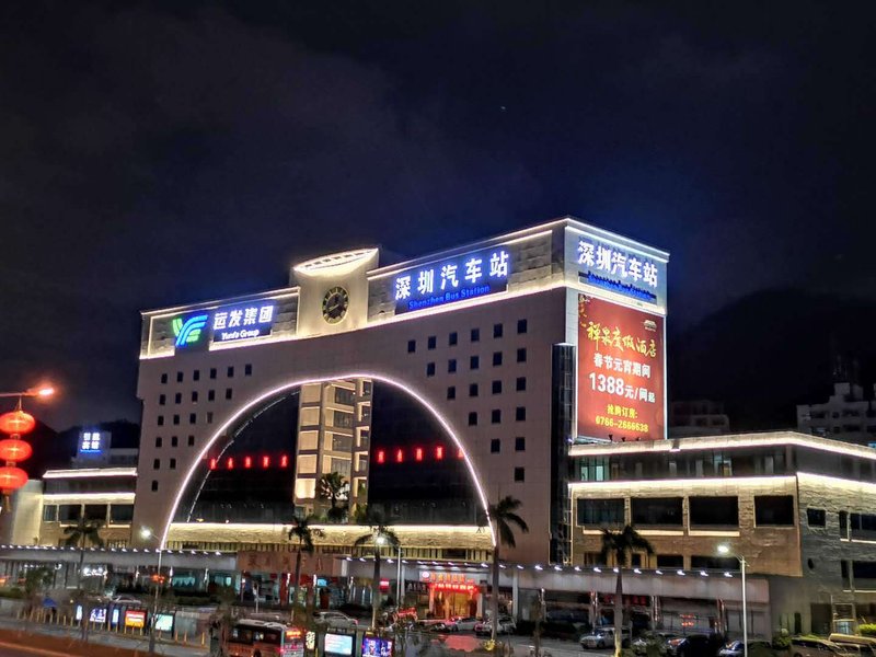 Vienna Hotel (Shenzhen Bijiashan Yinhu subway station)Over view