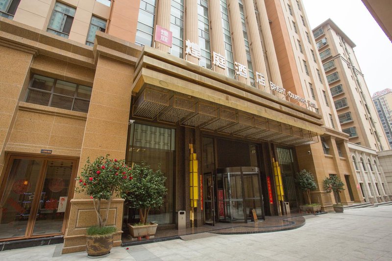 Bright Courtyard HotelOver view