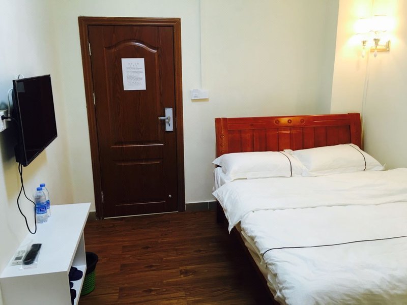 happy house111Guest Room