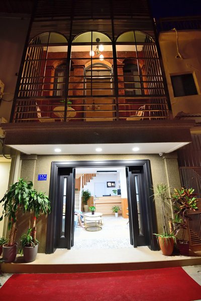 Love Island HotelOver view