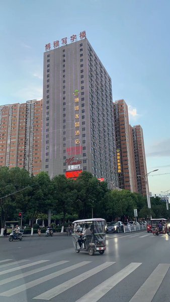 Boytws Hotel (Zhumadian High Speed ​​Railway CBD Wenming Road) Over view