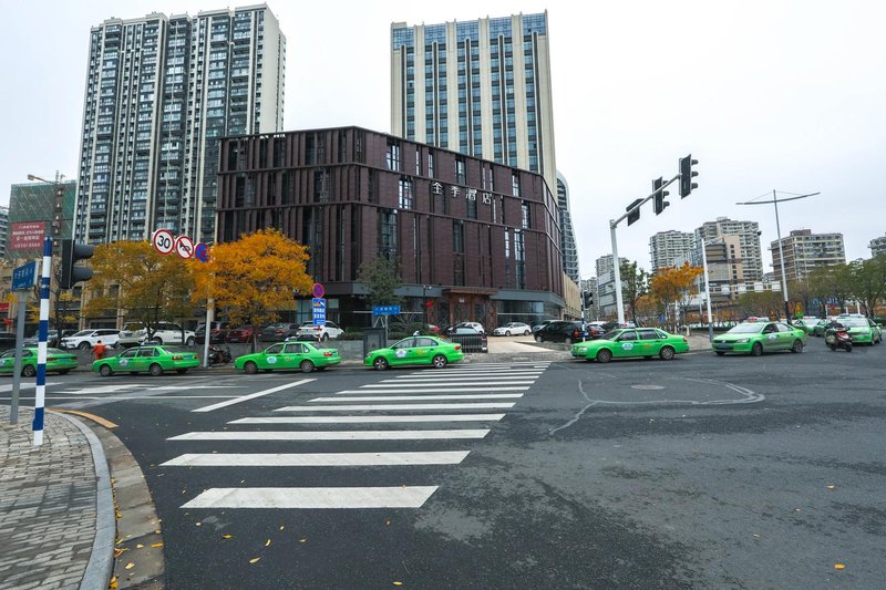 Ji Hotel (Nanjing South Railway Station south square) Over view