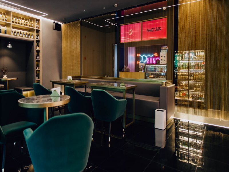 HONEYCOMB 2.0 HOTELLobby