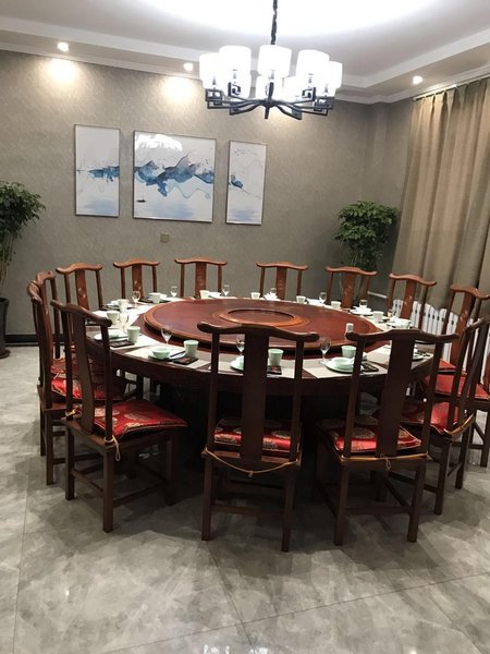 Lano Hotel (Zoucheng Yankuang Tieyun) Restaurant