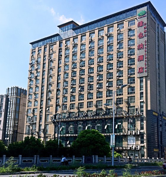 Vienna Hotel(ShanghaiHongqiao Transportation Hub Songjiang Xinqiao Branch) Over view
