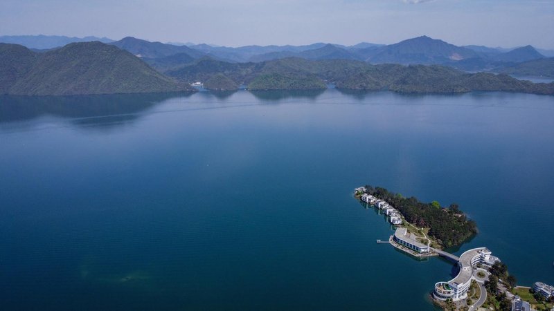 HUANGSHAN LAKE FLIPORT RESORTOver view