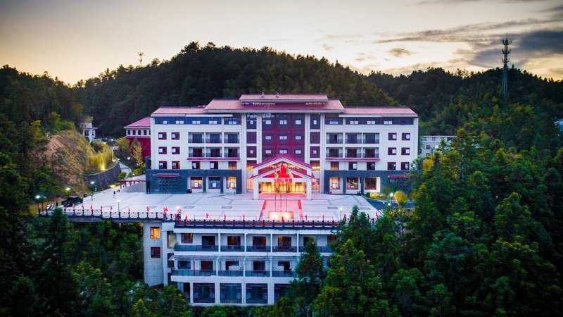 Lingyun Hotel over view