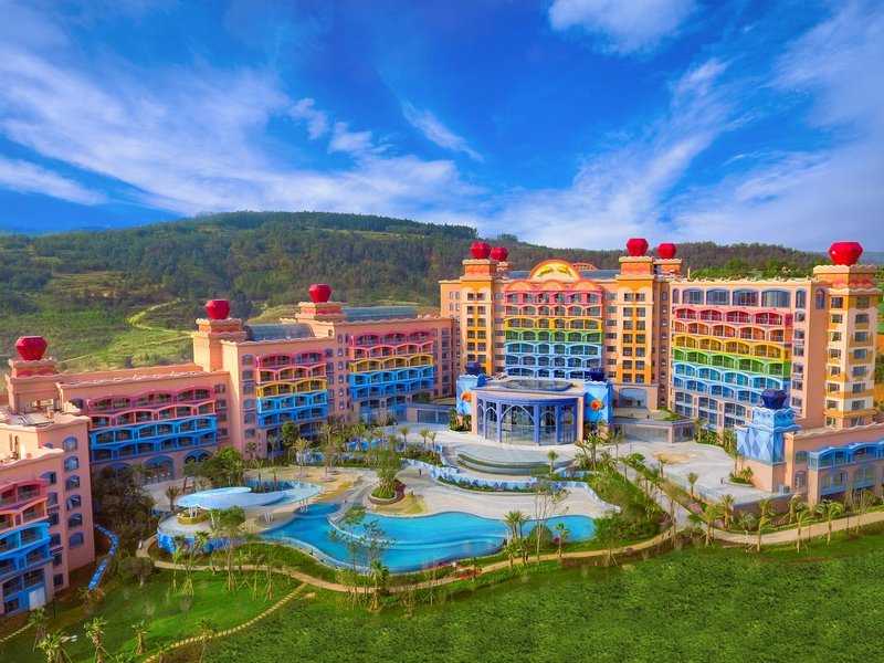 Fuxian Lake Dolphin Bay Hotel (Cambrian Town Flagship Store) Over view