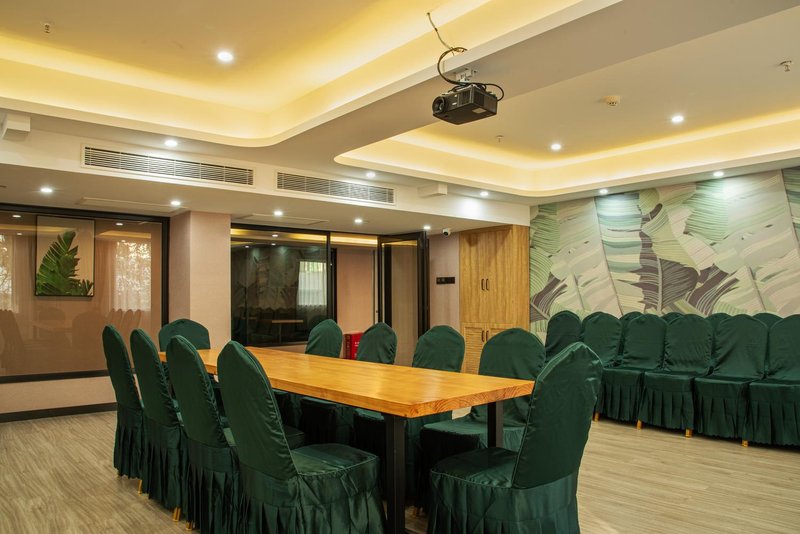 U Plus Hotel (Fenyang Oriental International City) meeting room