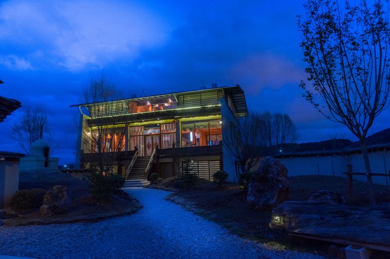 Fanjing Cailianju Tibetan style Hotel Over view