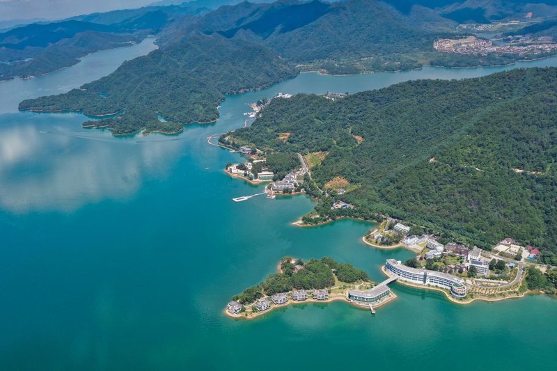 HUANGSHAN LAKE FLIPORT RESORTOver view