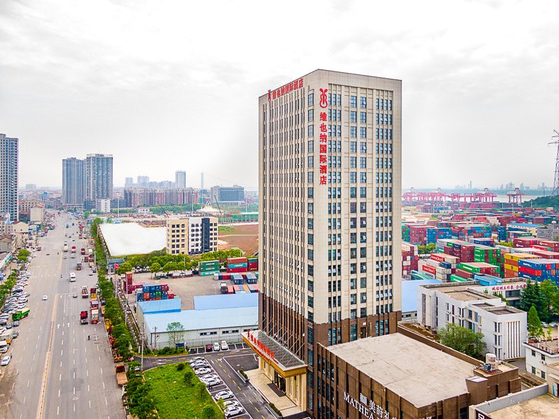 Vienna International Hotel (Wuhan Yangluo new port) Over view