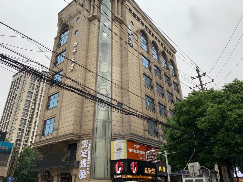 Chongfeng Hotel (Changsha Wuyi Square) Over view