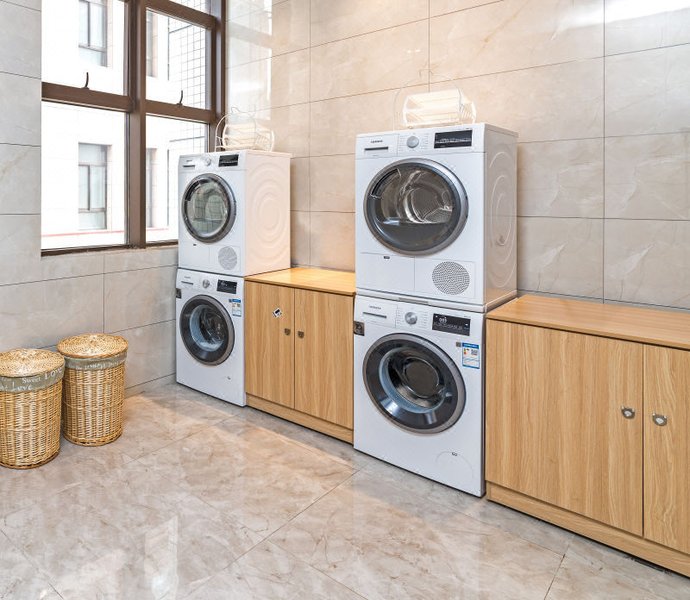 H Hotel (Zhengzhou Railway Station East Square)Over view