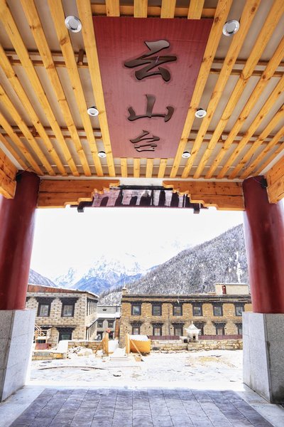 Daocheng Yunshantai HotelOver view