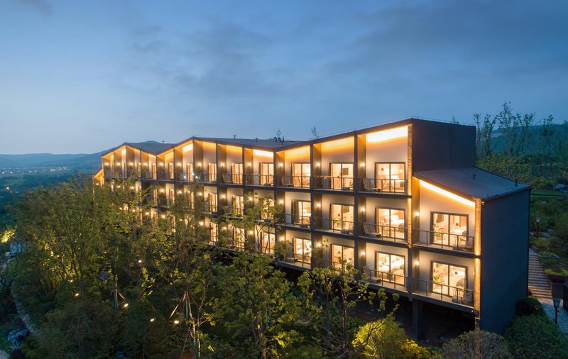 Shanyin Xunsu Hotel (Oriental Salt Lake Resort) Over view