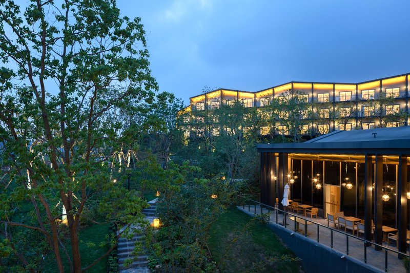 Shanyin Xunsu Hotel (Oriental Salt Lake Resort) Over view