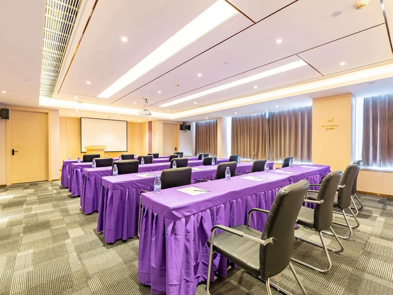 Lavande Hotel (Nanchang Qingyunpu Zhuqiao East Road) meeting room