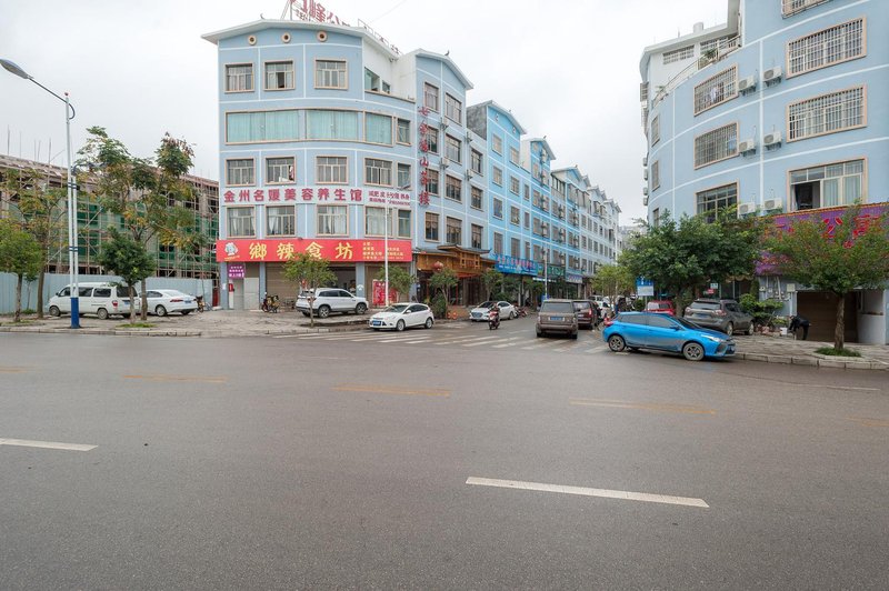 Towo Holiday Hotel (Xingyi Zhongxing Road Jushan Square) Over view