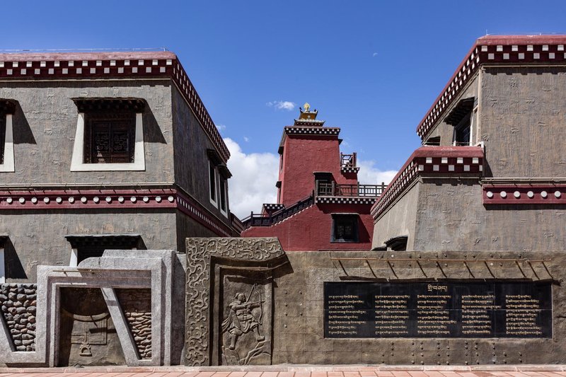 Yalong Hotel (Ganzi Gesar Wangcheng) Over view