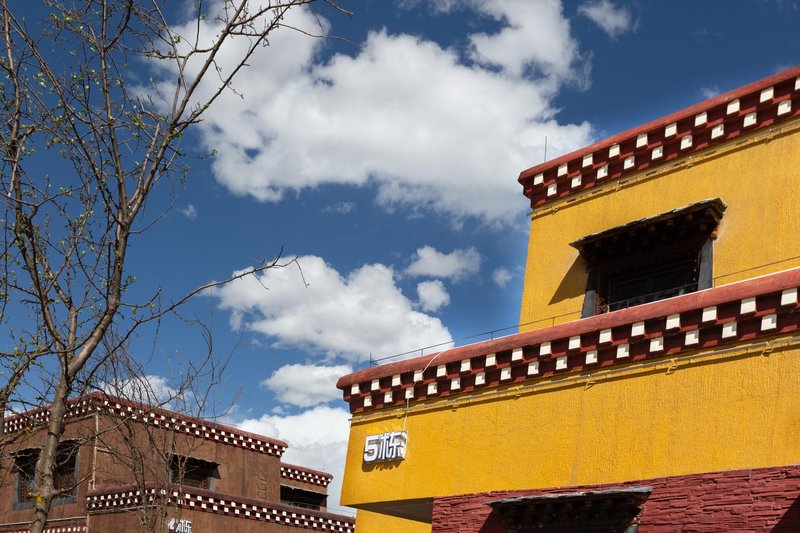 Yalong Hotel (Ganzi Gesar Wangcheng) Over view