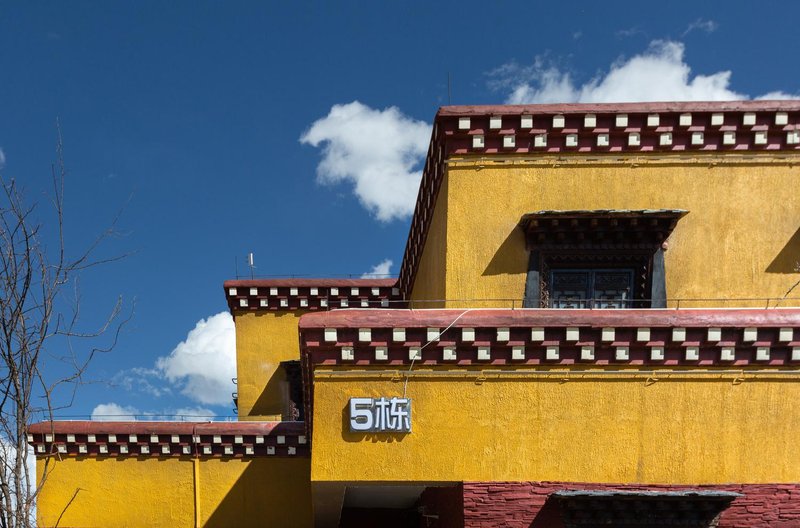 Yalong Hotel (Ganzi Gesar Wangcheng) Over view