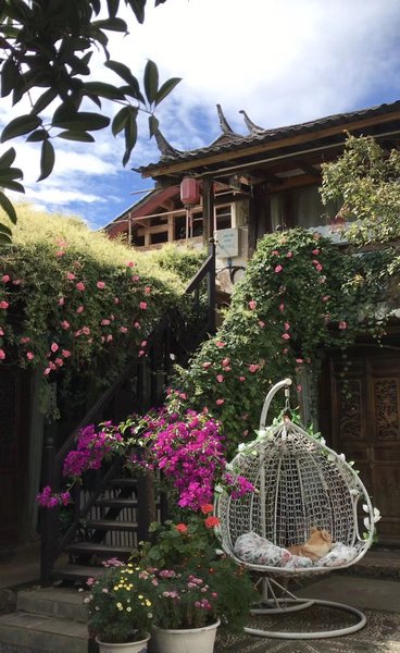 Qinde Inn Lijiang Guxiu Over view