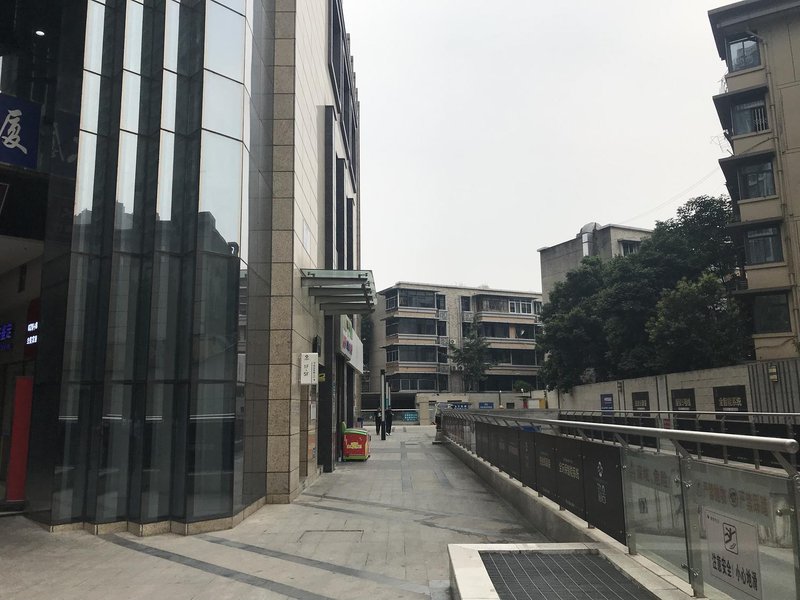 Chengbao International Design Apartment (Chengdu Kuanzhai Alley)Over view