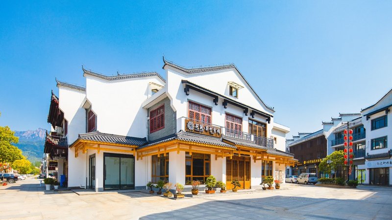 Floral Inn Yizhu Jiuhuashan Over view