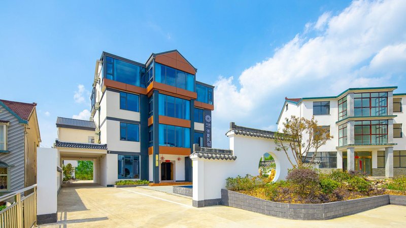 Floral hotel Sum mer bed and breakfast in Mount Jiuhua Over view