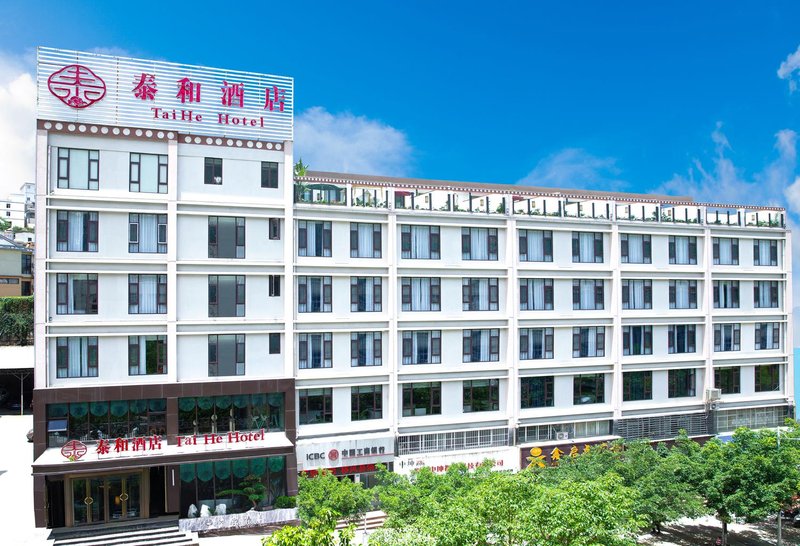 Yunzhishang Taihe Hotel (Lushui Liuku) over view