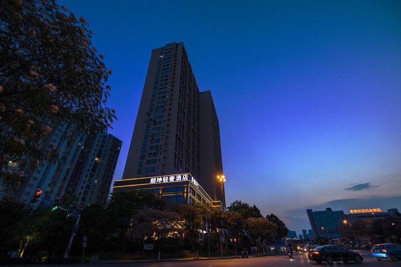 Langkun Light Luxury Hotel Over view