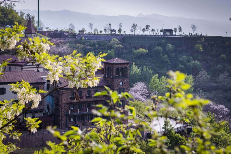 Yunding Castle Hotel (Yingyang Aolunda Tribe) Over view