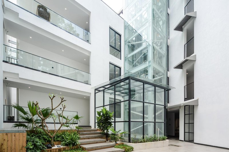 Island Hotel Over view