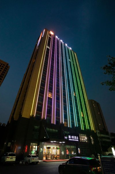 Zhefei Hotel ( Weifang Railway Station Jinbi Plaza) Over view