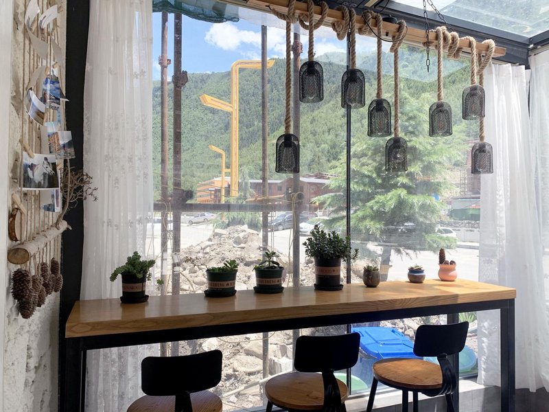 Aba back four girls mountain hotelOver view