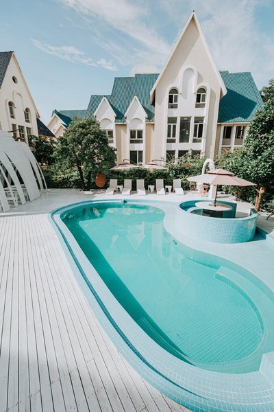 Modest Luxury Villa Hotel Over view