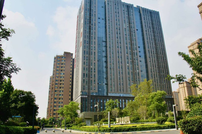 Home Inn Selected (Zhengzhou Xianghu University Town) Over view