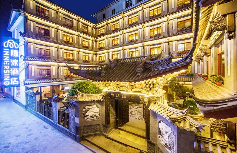 Yinmo Hotel (Lijiang Black Dragon Pool) Over view