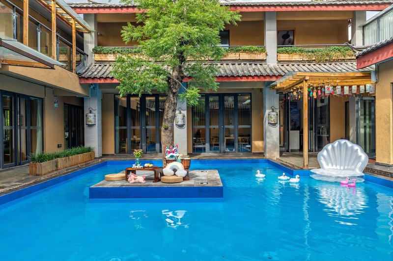 Wuwen Snow Mountain Holiday VillaOver view