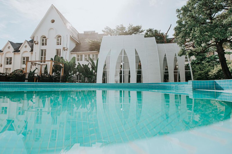 Modest Luxury Villa Hotel Over view