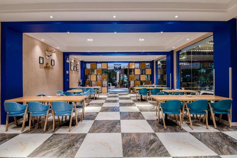 Fun loving Theme Hotel Restaurant