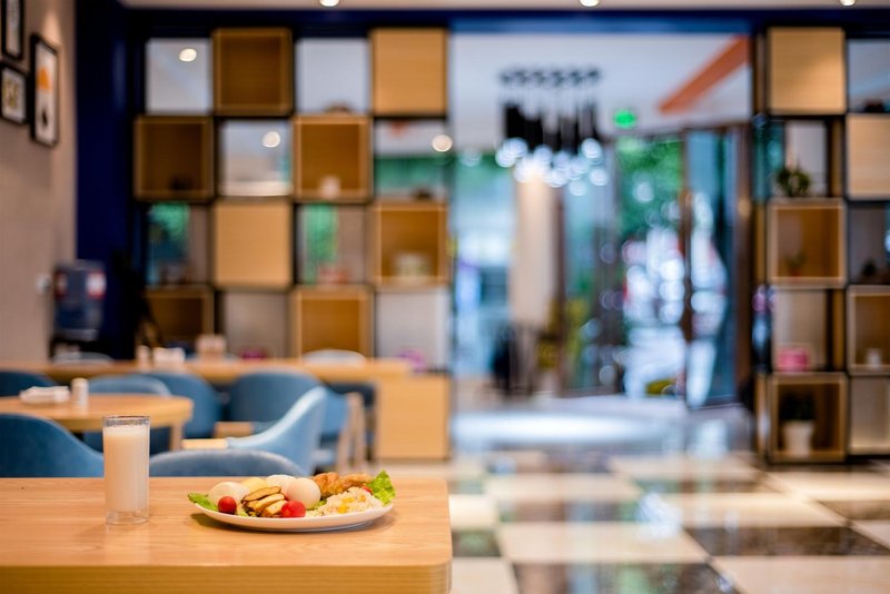 Fun loving Theme Hotel Restaurant