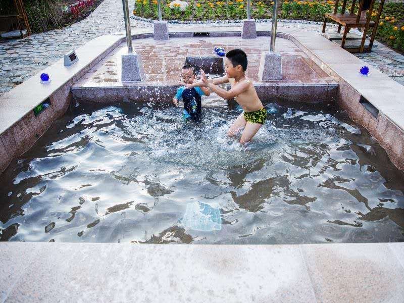 Ease Hotel(Keshiketengqi hot water outdoor hot spring shop) 休闲