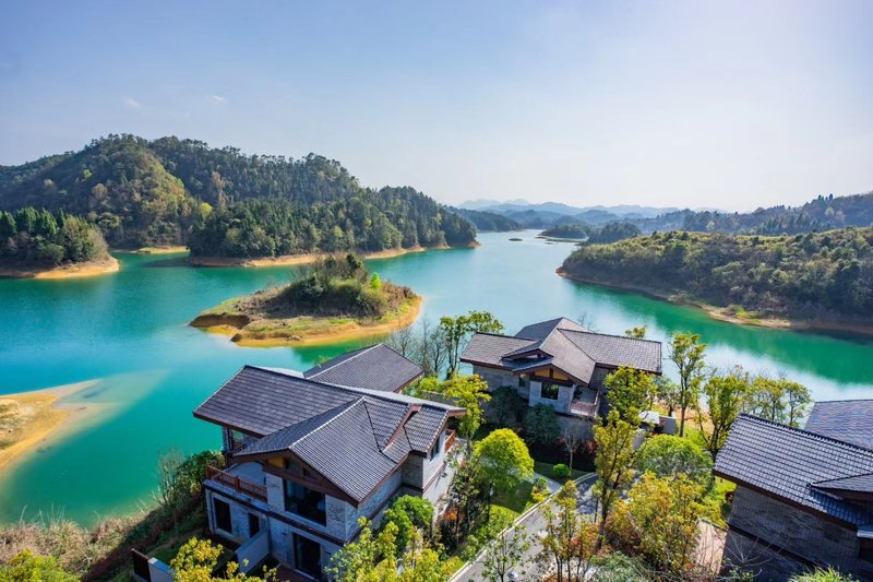 Qiandaohu Xinbo Holiday Hotel over view