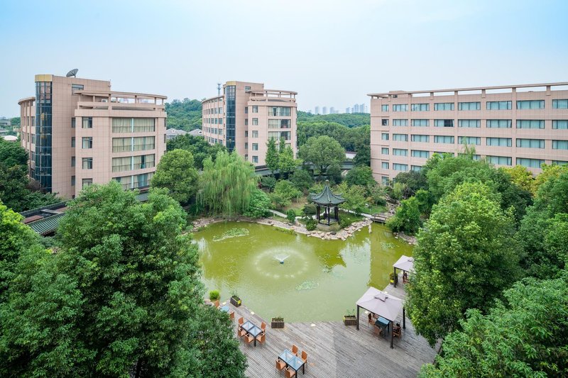 Luxury Blue Horizon Hotel (Wuxi Huishan Wanda Plaza) Over view