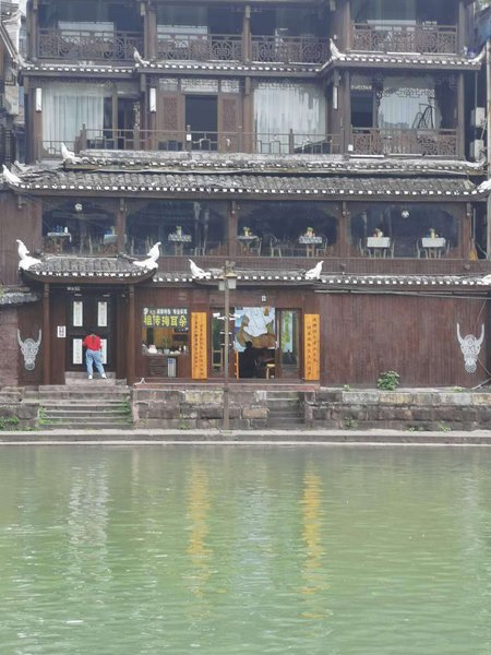 Yuejianglou Theme Inn Over view